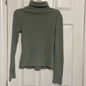 Turtle neck long sleeve sweater